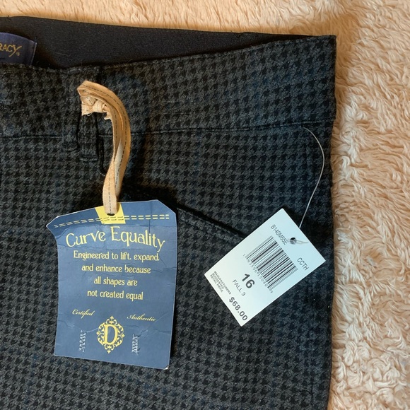 Democracy Women's Black Houndstooth Pants - Picture 2 of 7